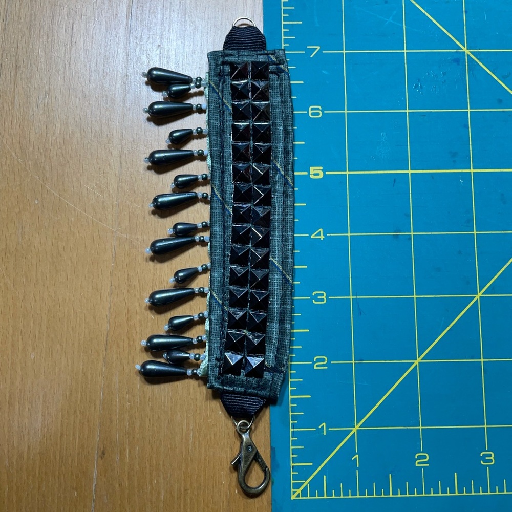 Upcycle’d silk men’s tie wrist cuff with Bead trim. - Picture 3 of 4